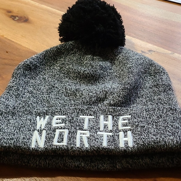 Toronto Raptors winter hat - Picture 3 of 4